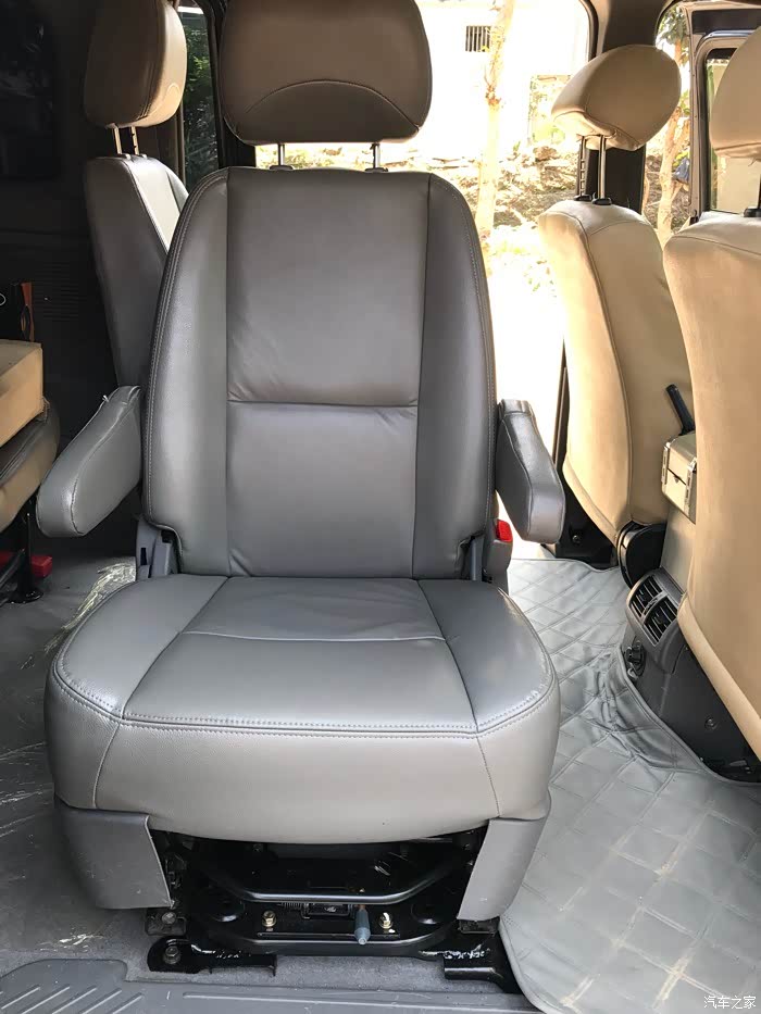 帅客中排改旋转座椅