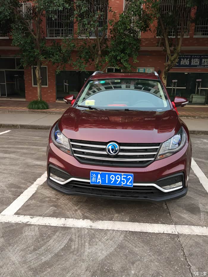 当初我也最想要这个颜色,但感觉太骚狠了一点,结果要了猪肝红