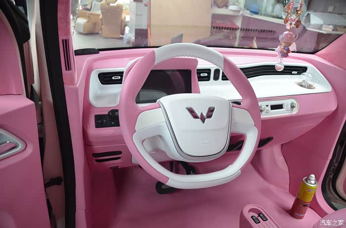 上海五菱宏光mini马卡龙个性换新装内饰大改作业完工