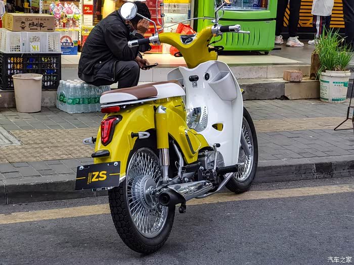 宗申yami复古弯梁摩托车静态赏析