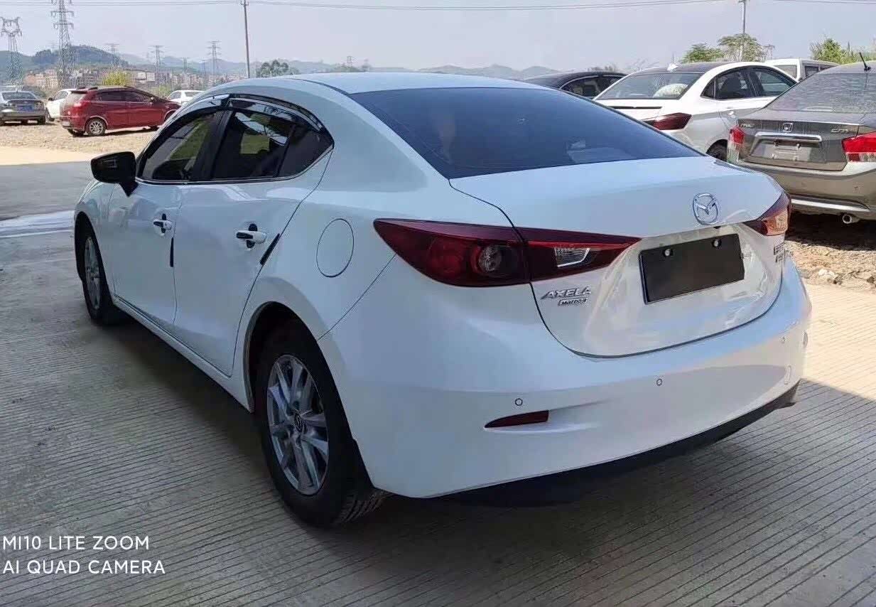 白色的马自达昂克赛拉非常具有运动感!