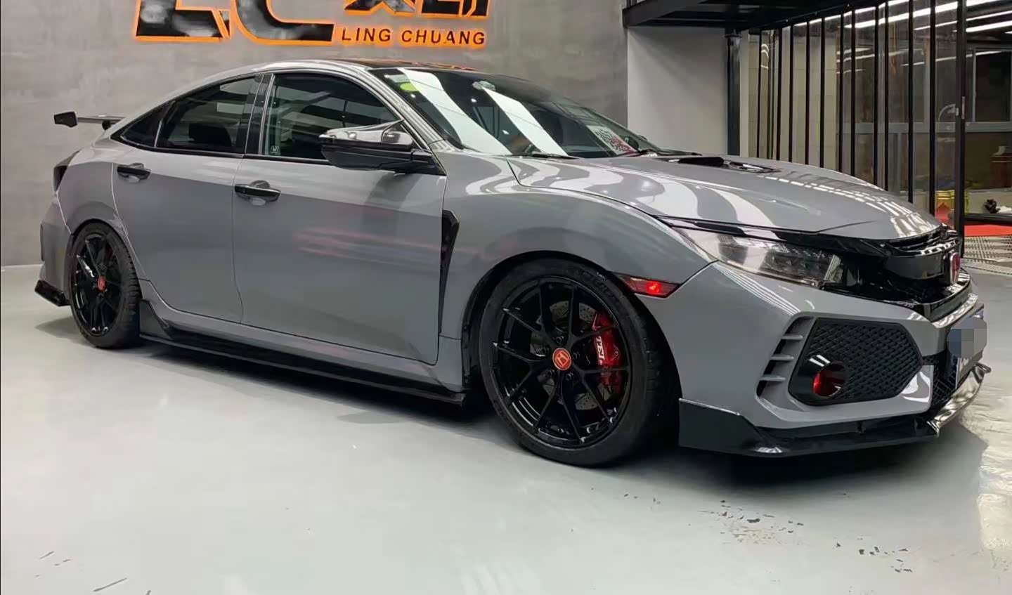 19款思域中网格栅换装黑色涂装运动气息更浓郁改装潜力很大