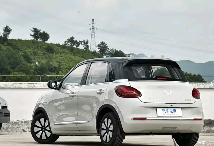 国产10万纯电车设计越来越帅了