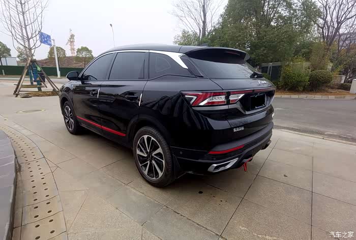 【图】黑色的ax7 plus格外的引人注目,车子配置高动力强_东风风神ax7