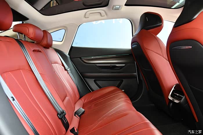 有外在也有内在,小鹏p7颜值秀