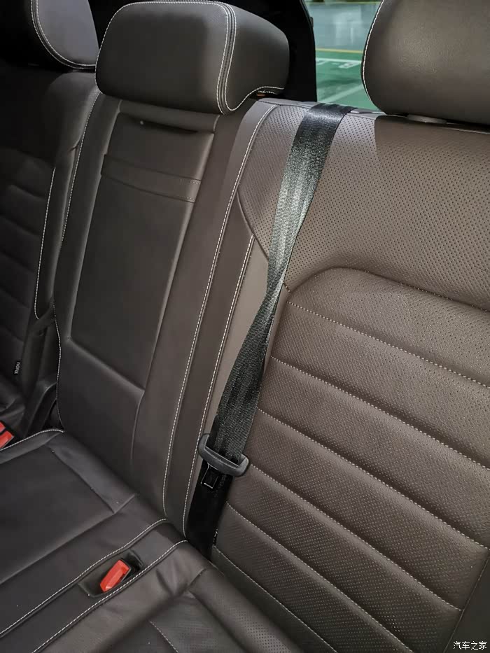 途昂后排安全带是反的