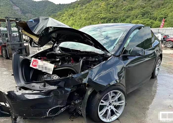 求购特斯拉事故车残车无论问题大小见车具体定价高价收车