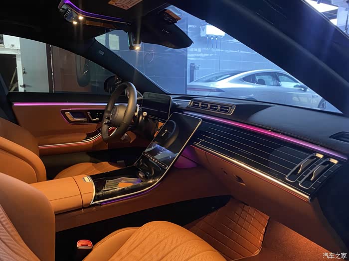 奔驰新款s施工原厂主动式氛围灯4d旋转高音上海老程