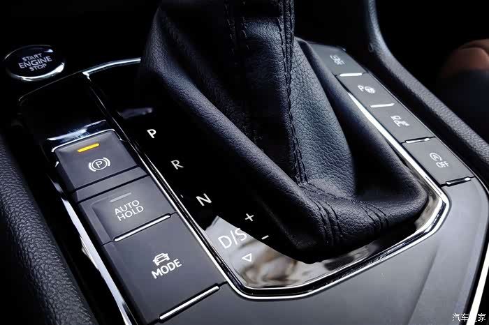 电子手刹,自动驻车都是我非常喜欢的配置.