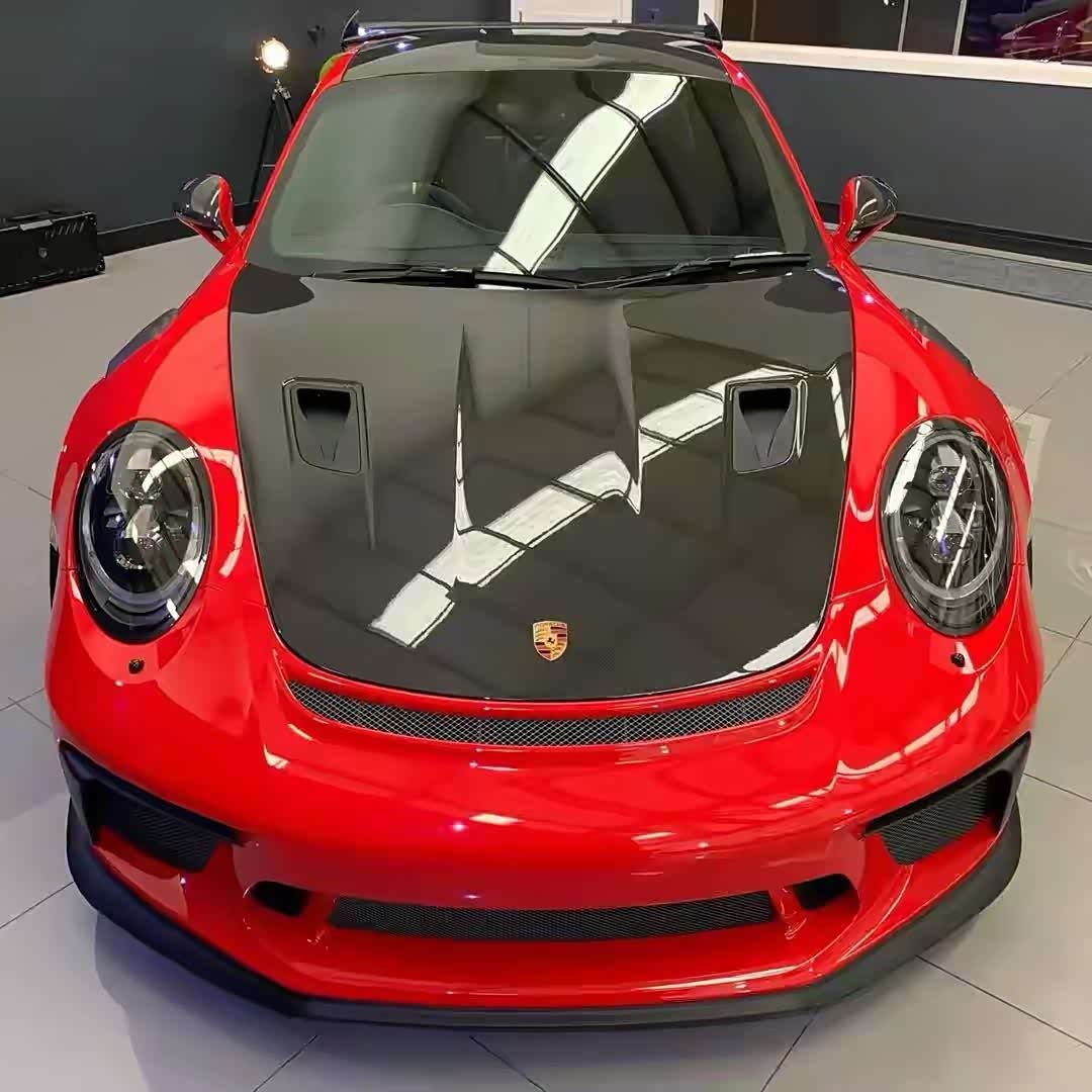 红黑相间竞技版保时捷911