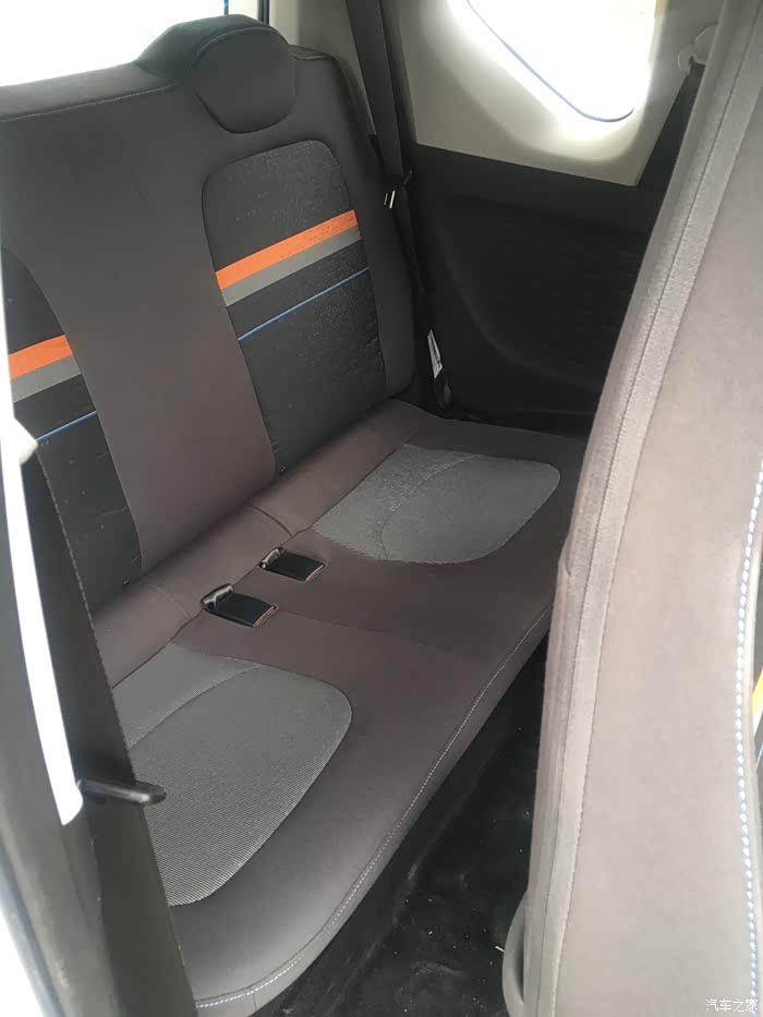 喜提人生第一台车五菱小神车-宏光mini