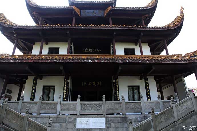 和小虎一起追寻天心阁拜访崇烈塔