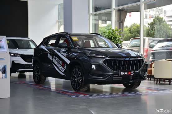 预售价6.99万起长安欧尚x5到店实拍