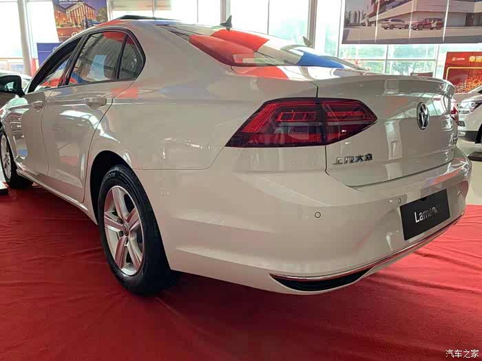 宽体轿跑凌渡看车