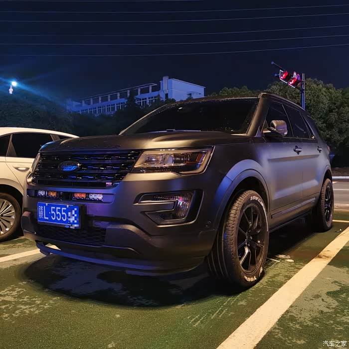 探险者全车改色磨砂黑效果图大灯熏黑贴膜