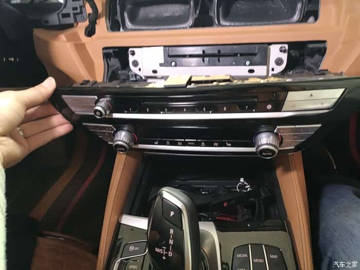 diy18款宝马530li升级音频光纤解码器