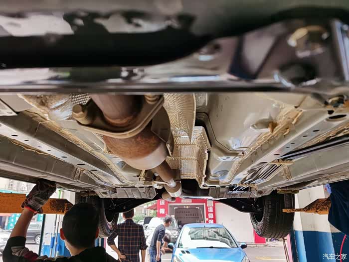 欧蓝德改装底盘装甲