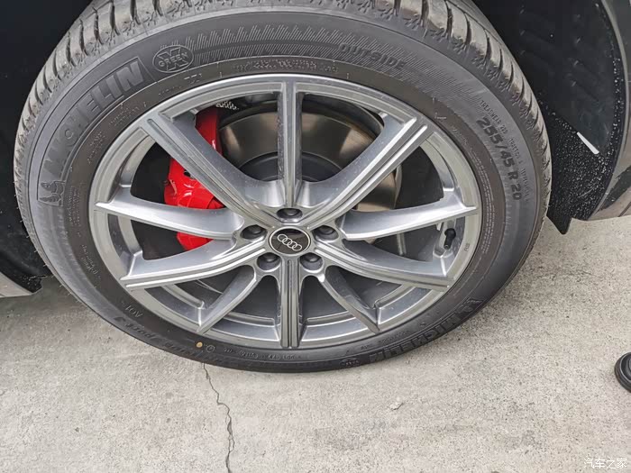 【图】q5l45豪华天云选装扩展黑光包 黑顶棚 红卡钳 10辐轮毂_奥迪q5