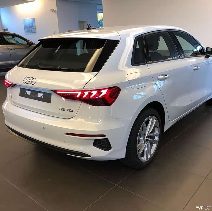 全新一代奥迪a3两厢 确实好看了不少