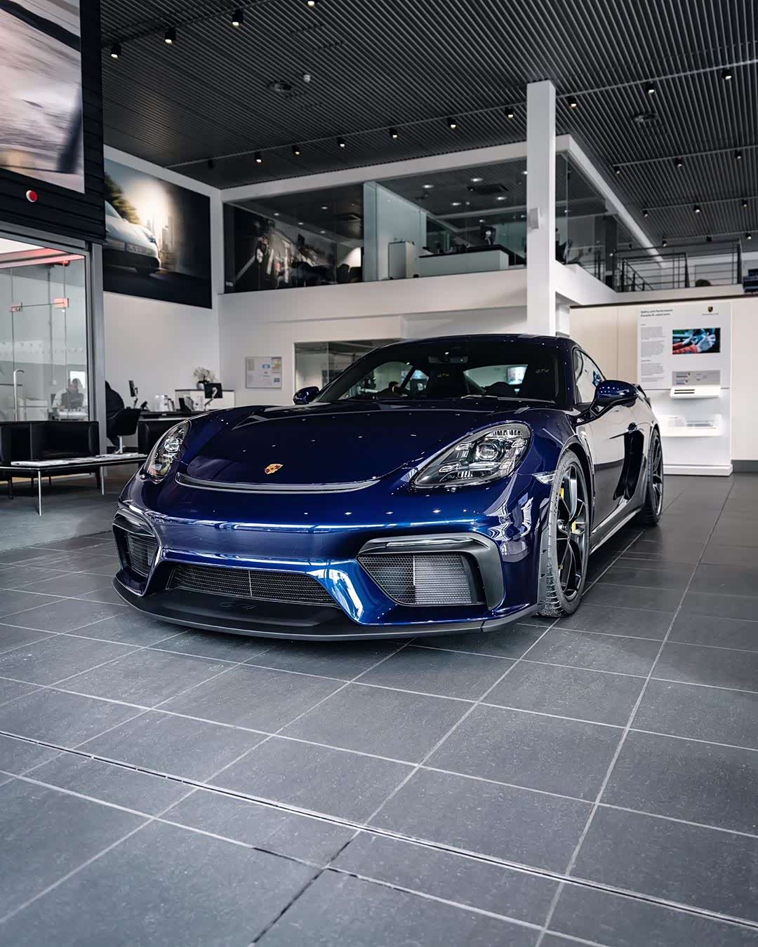 porsche 718 cayman gt4龙胆蓝
