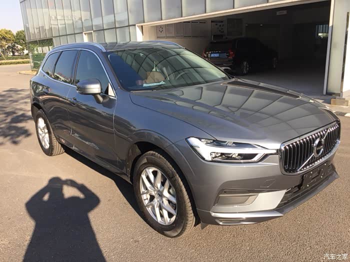 2018款xc60银色t5智逸版提车
