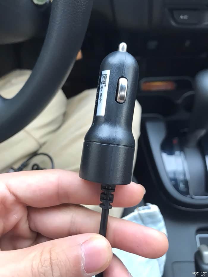 行车记录仪充电线头,点烟器电源,这个插了usb就不能插了,所以我得把它