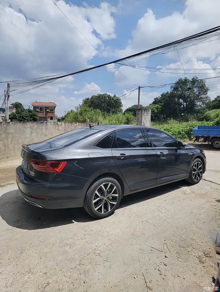 【图】22锰石黑速腾加装尾翼和卡钳罩_速腾论坛_汽车之家论坛