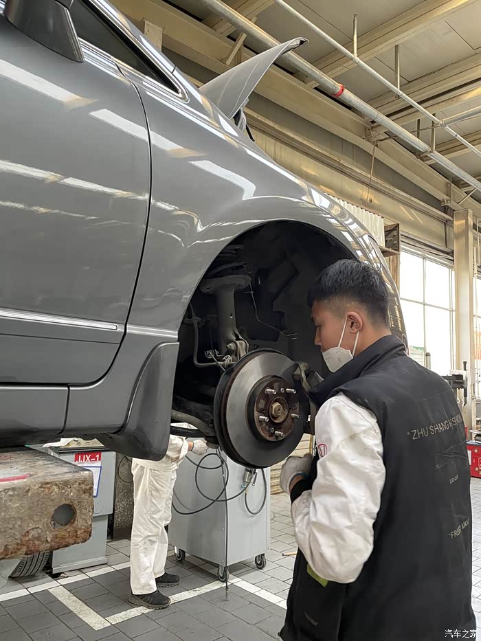 整备继续09思域更换前刹车片变速箱油光盘行动