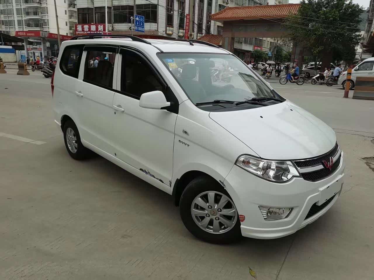 白色的五菱宏光很少见神车就是神车