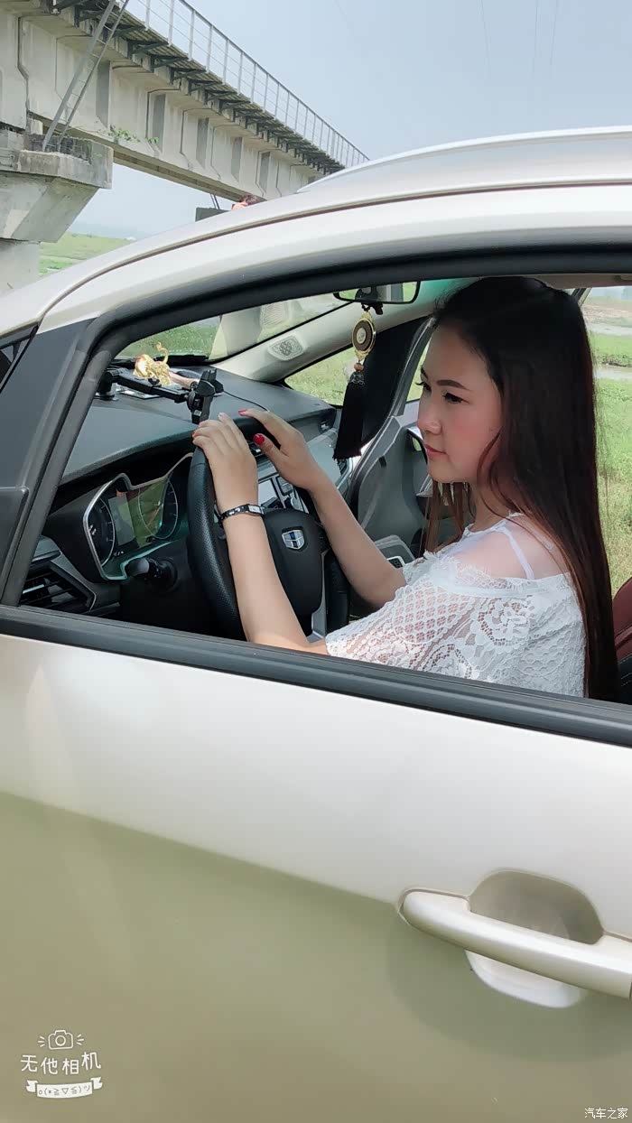 一车一美女一景一庄园看我小3风骚变换