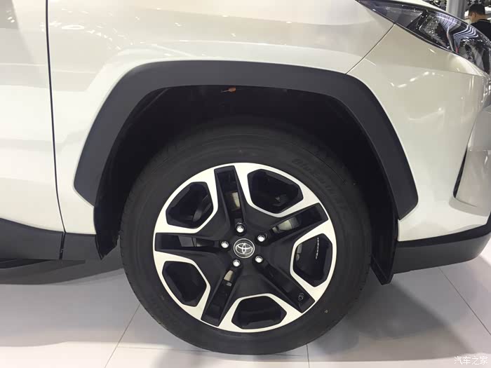 丰田车展上看看rav4荣放