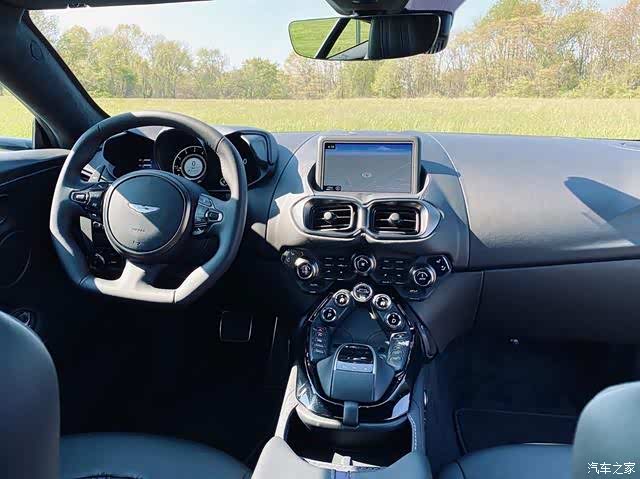 带你走进2020款阿斯顿马丁跑车内部,出色和精致的内饰