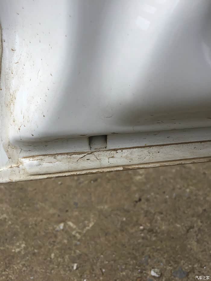 请问各位大神知道2017福睿斯主车门排水孔在哪吗