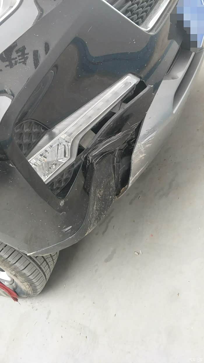 哈弗m6撞电线杆