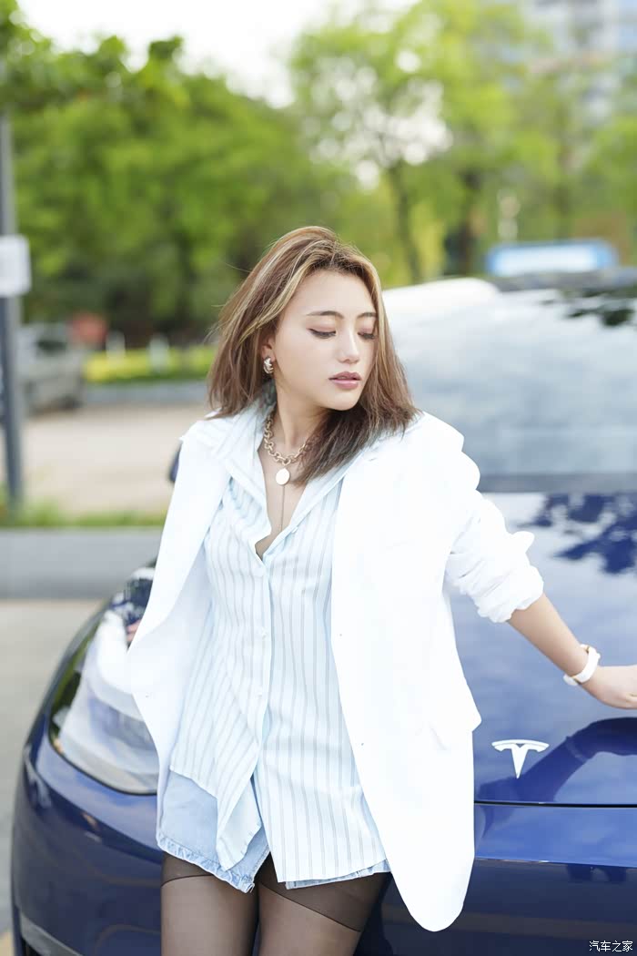 麻豆小姐姐和毛豆y时尚而富有激情的生活