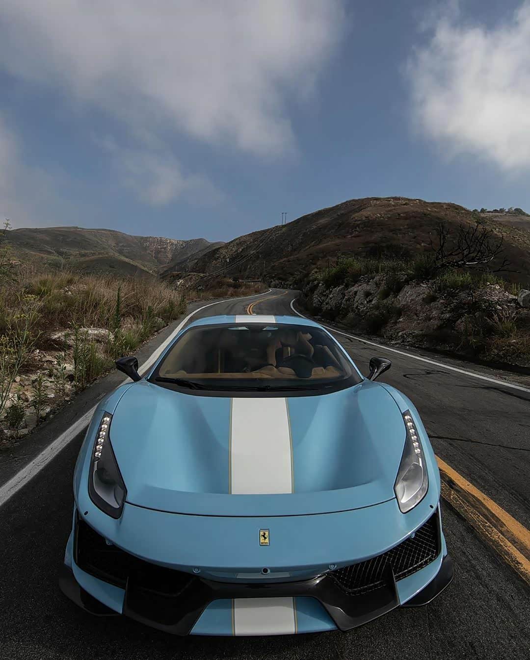 baby蓝色法拉利488 pista,无论跑山还是跑街都能秀