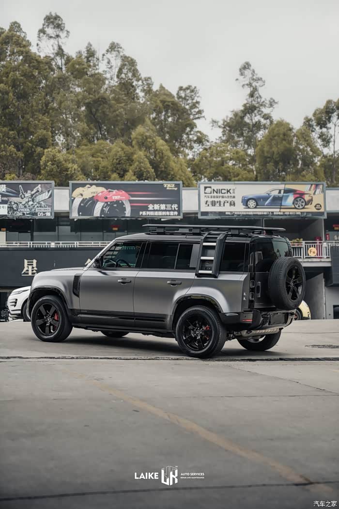 路虎卫士110改造外观前后对比喜欢的支持一下