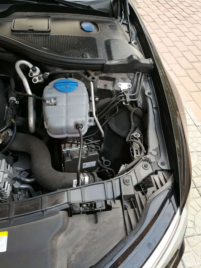 【图】老司机看一下,这个螺丝口是空的吗?_奥迪a6l论坛_汽车之家论坛