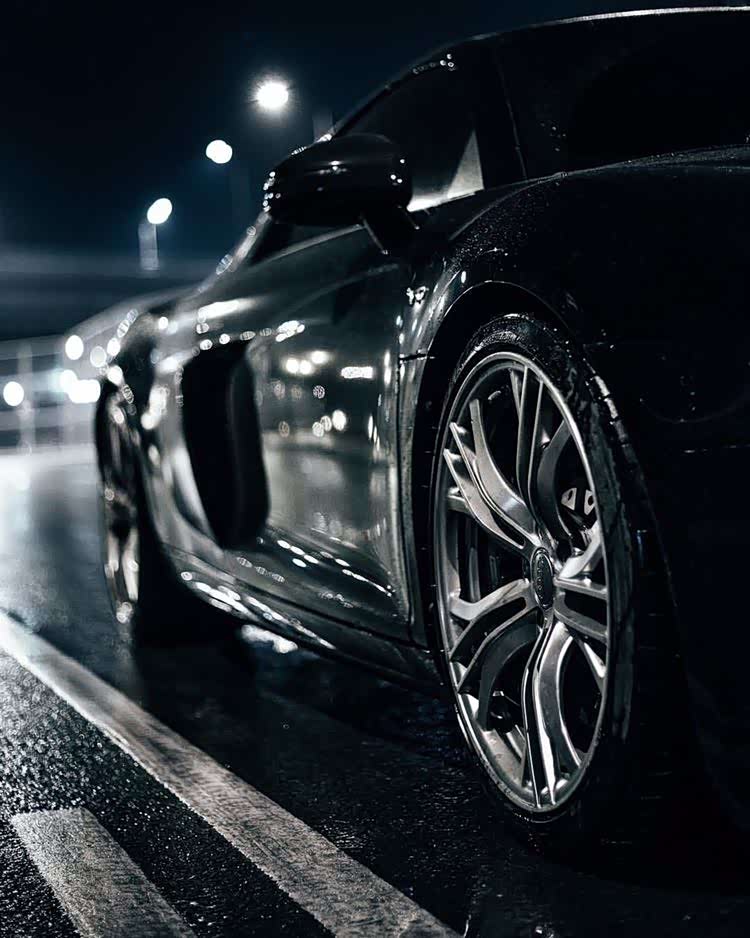 雨夜黑金刚奥迪r8帅到爆炸