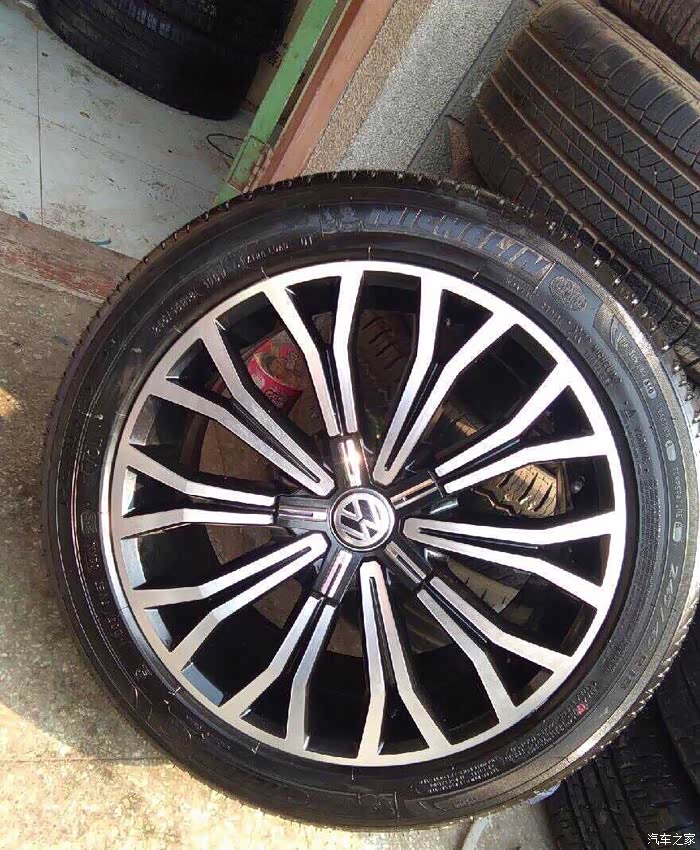 收一套辉昂18寸轮毂