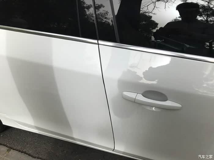 水晶珍珠白车门补漆色差