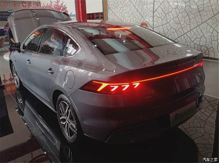 国产轿车新势力,比亚迪秦plus到店看车有感