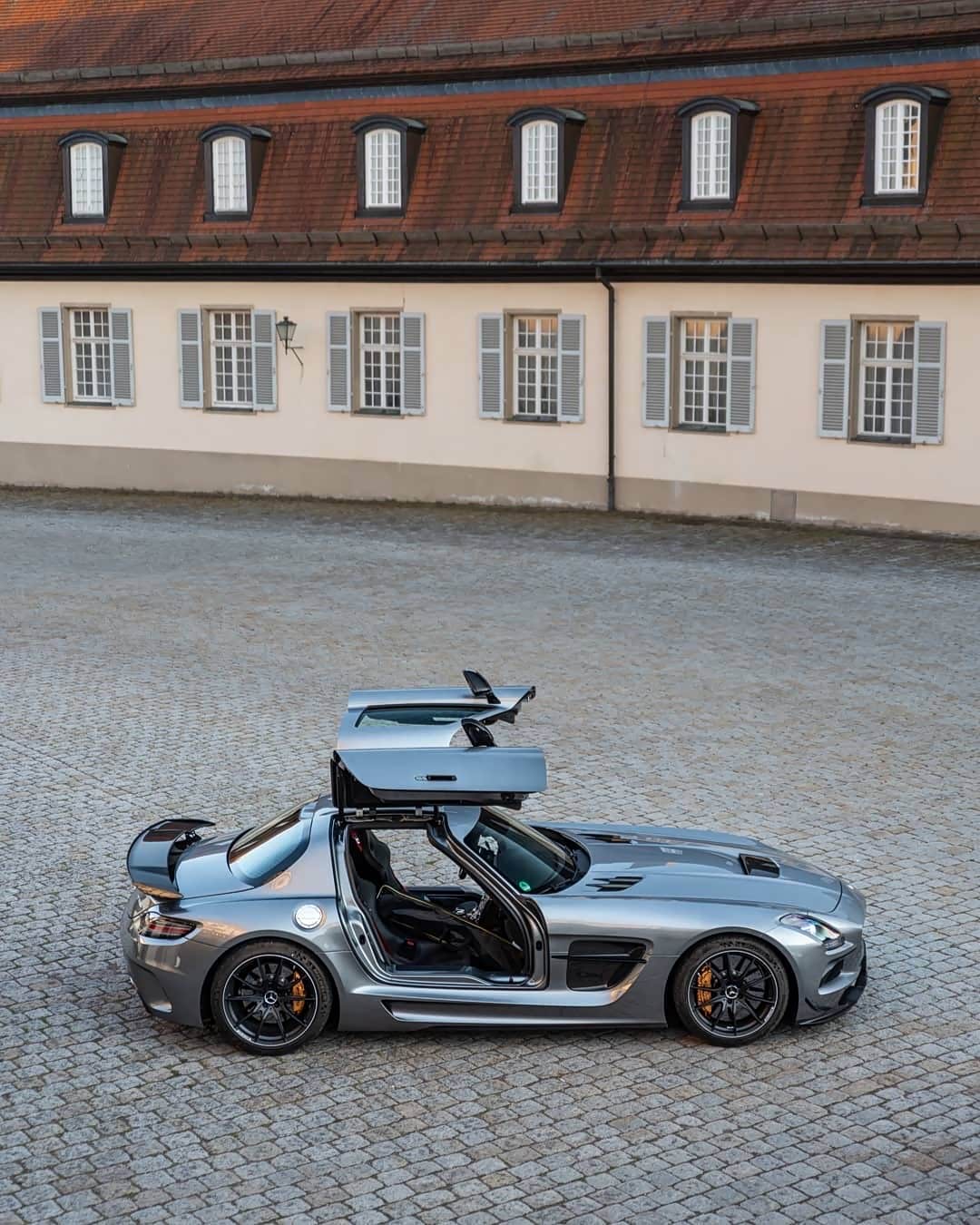 最漂亮的姿态,就是鸥翼门展开之时_奔驰amg论坛_手机汽车之家