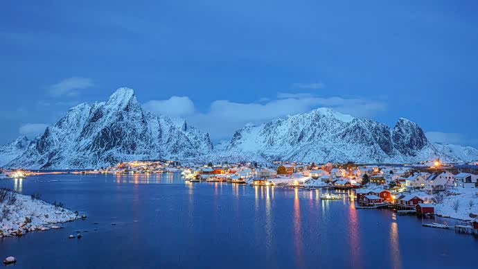 挪威·罗弗敦群岛,气候严寒,风景既壮观又柔美.