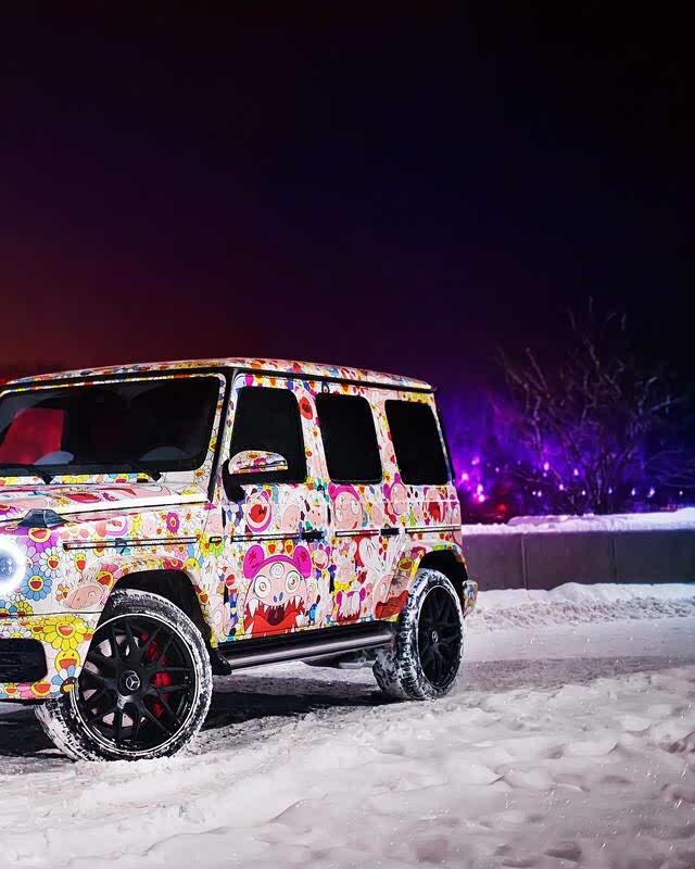 奔驰g级这身涂装直接改变成了呆萌的样子了.