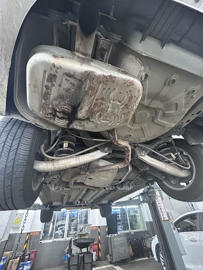 【图】2018款迈锐宝底盘排气管锈蚀正常吗?