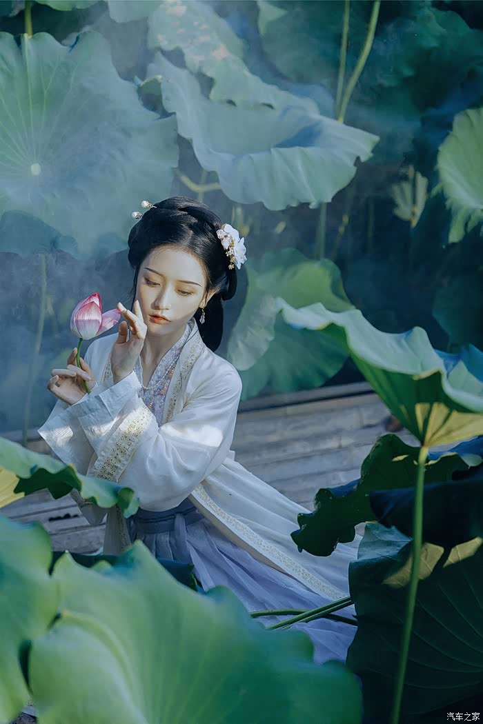 【图】手捧莲花古装美女约拍打卡_摄影论坛_汽车之家论坛