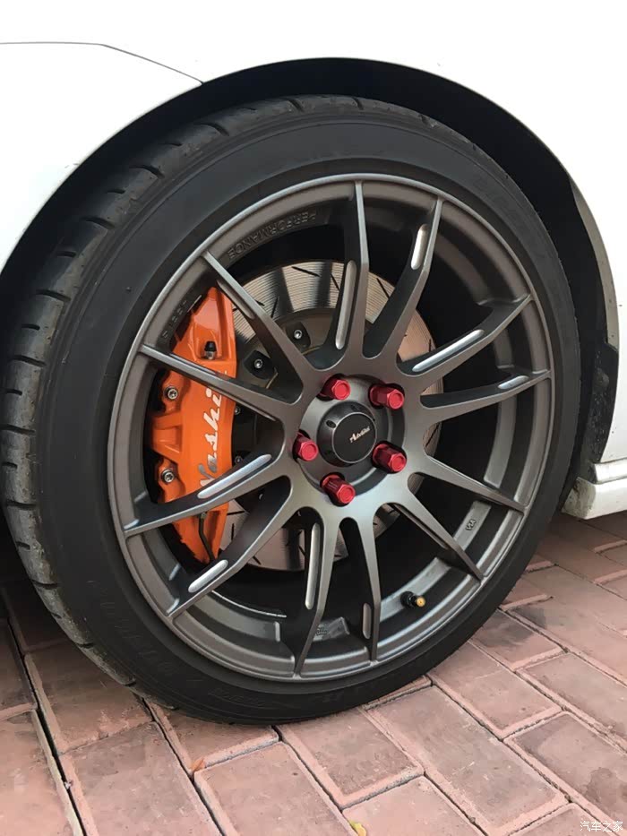 高尔夫7rline原厂17寸圈 配ap5200行吗?