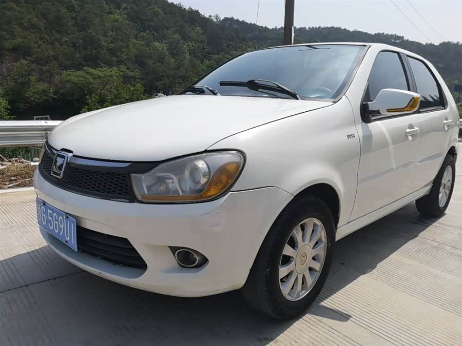 众泰z200hb,我居然是第一次见这车!