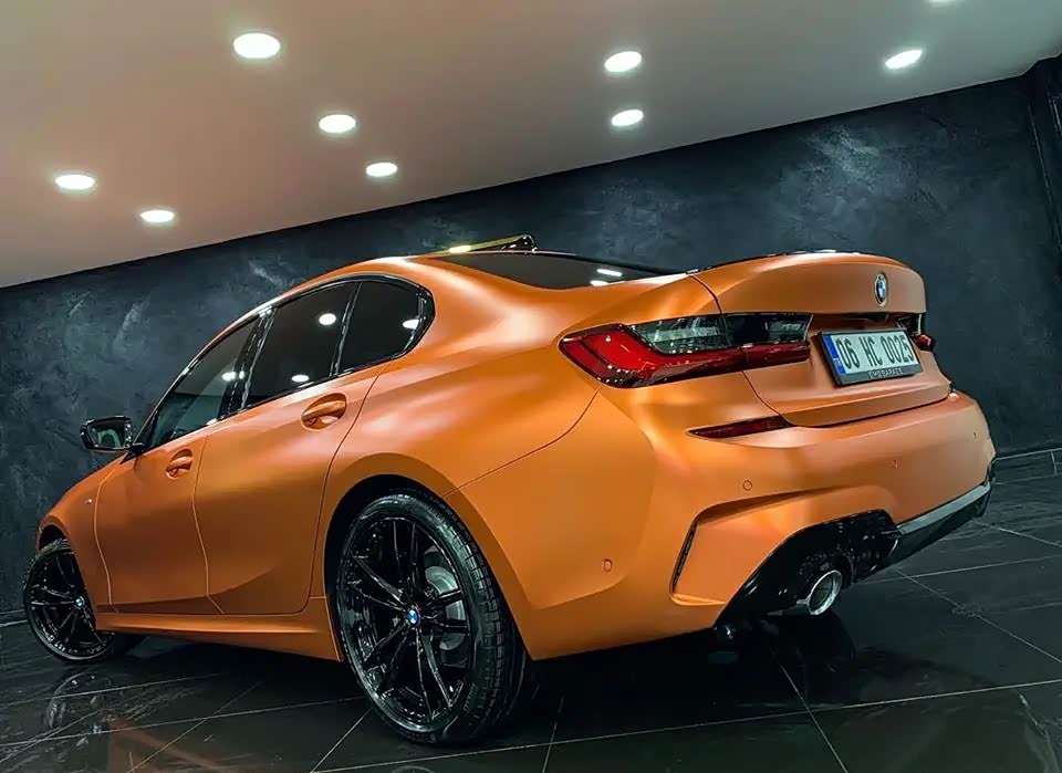 哑光橙的新一代宝马3系